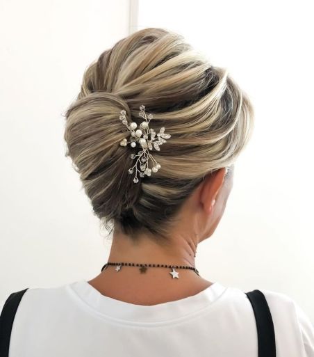 Classic Chignon Updo, Cute Updos For Medium Hair, Cute Updos, Bride Hairstyles Updo, Mother Of The Groom Hairstyles, Medium Length Updo, Hair Front, Easy Updo, Wedding Hair Up