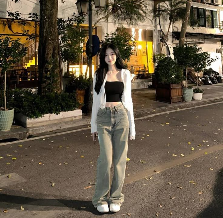 Tanktop Ootd Korea, Ulzzang Outfit Korean Style, Douyin Fits, Ulzzang Fashion Casual, Lady Gaga Halloween Costume, Korean Outfits Casual, Outfit Konser, High Waisted Jeans Outfit, Ulzzang Outfit