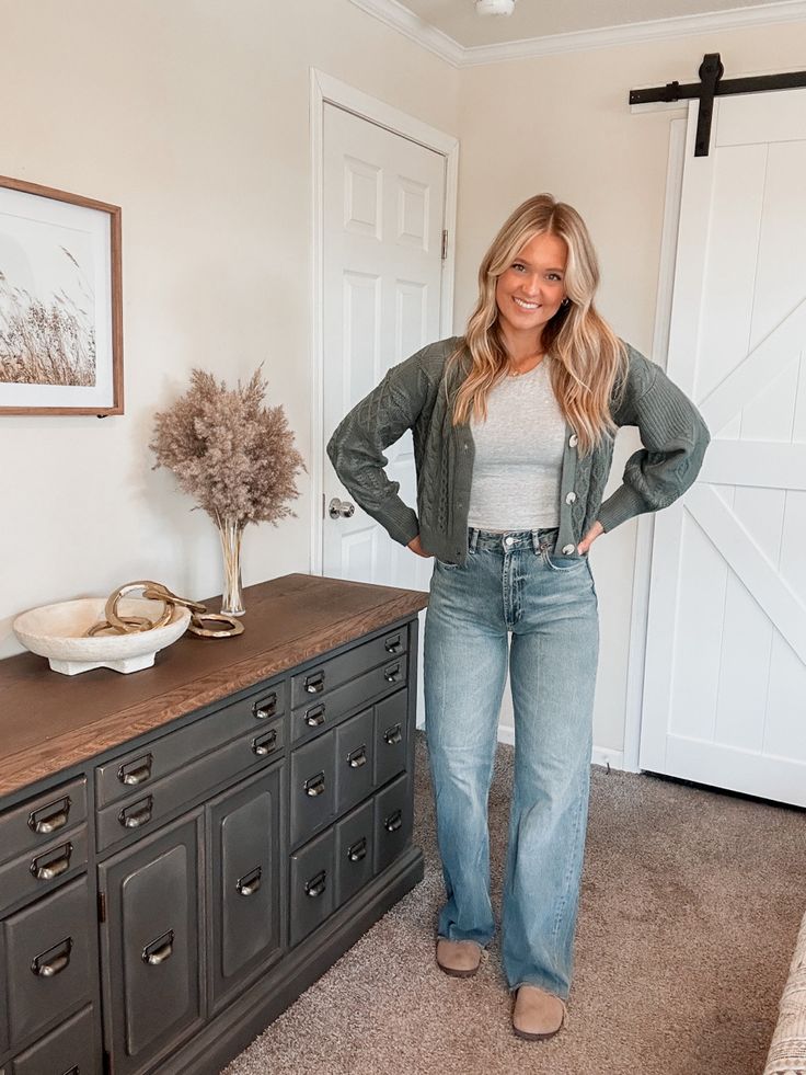 Hey Dude Work Outfit, Arizona Womens Fashion, Flare Jeans And Birkenstocks Outfit, Suburban Mom Style, Fall Outfit Wide Leg Jeans, Work Appropriate Jeans Outfit, Cute Mom Jean Outfits, Straight Leg Mom Jeans Outfit, Fall Ootd Aesthetic