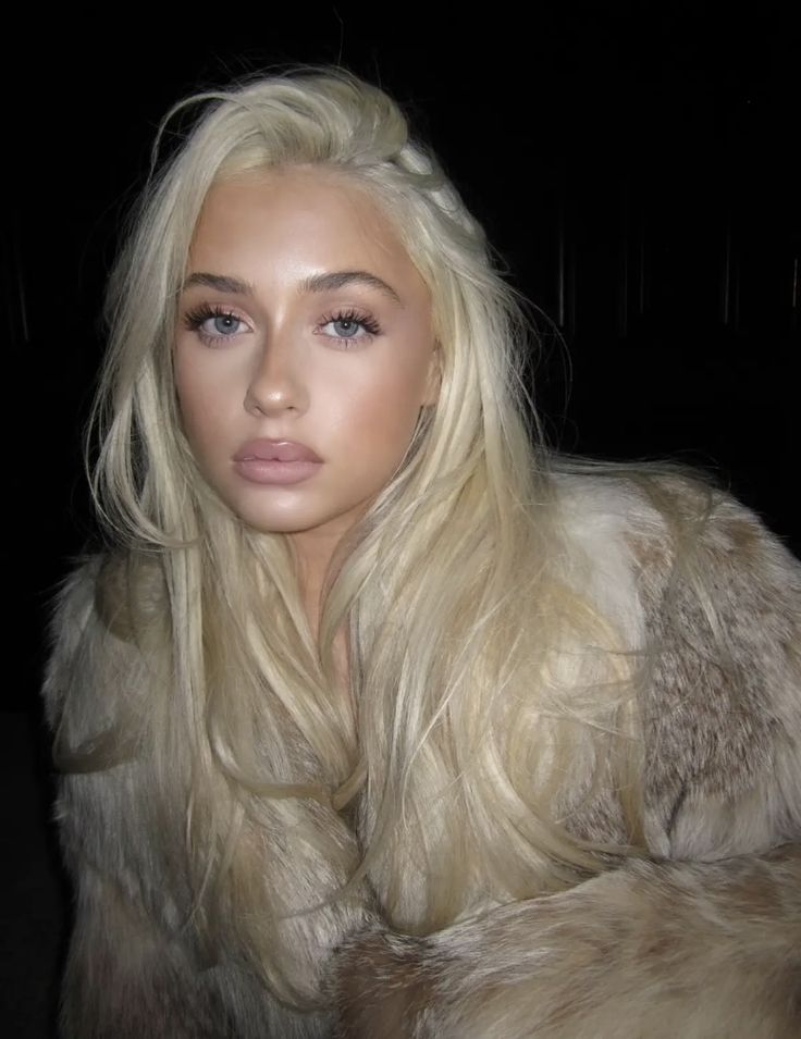 Fallon Twombley Angelic Makeup, Mob Wife Makeup, Blonde Goth, Blonde Hair Makeup, Bleach Blonde Hair, Makeup For Blondes, Doll Makeup, Bleach Blonde, Platinum Blonde Hair