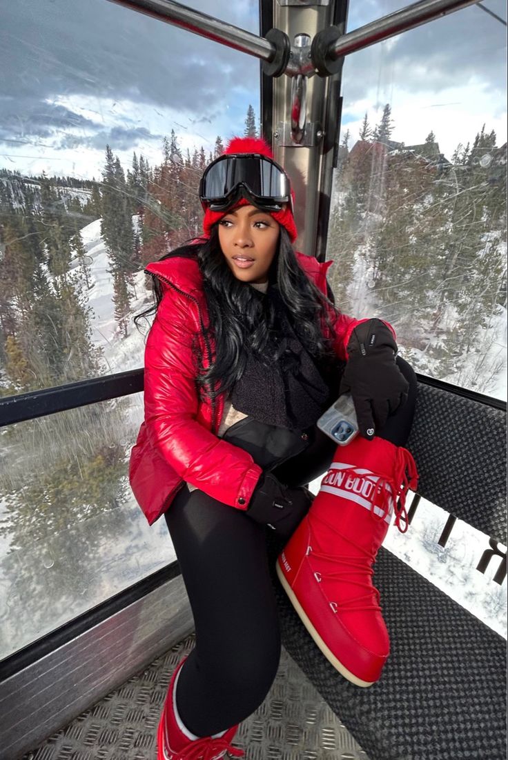 Moon boots styled. Moon Boots Winter Outfit, Moon Boots Women, Moon Boots Outfit Plus Size, Snow Outfits Black Women, Snowtubing Outfit Black Women, Moon Boots Ski Outfit, Red Moonboot Outfit, Ski Outfit Ideas Women, Moonboot Outfit Ideas Black