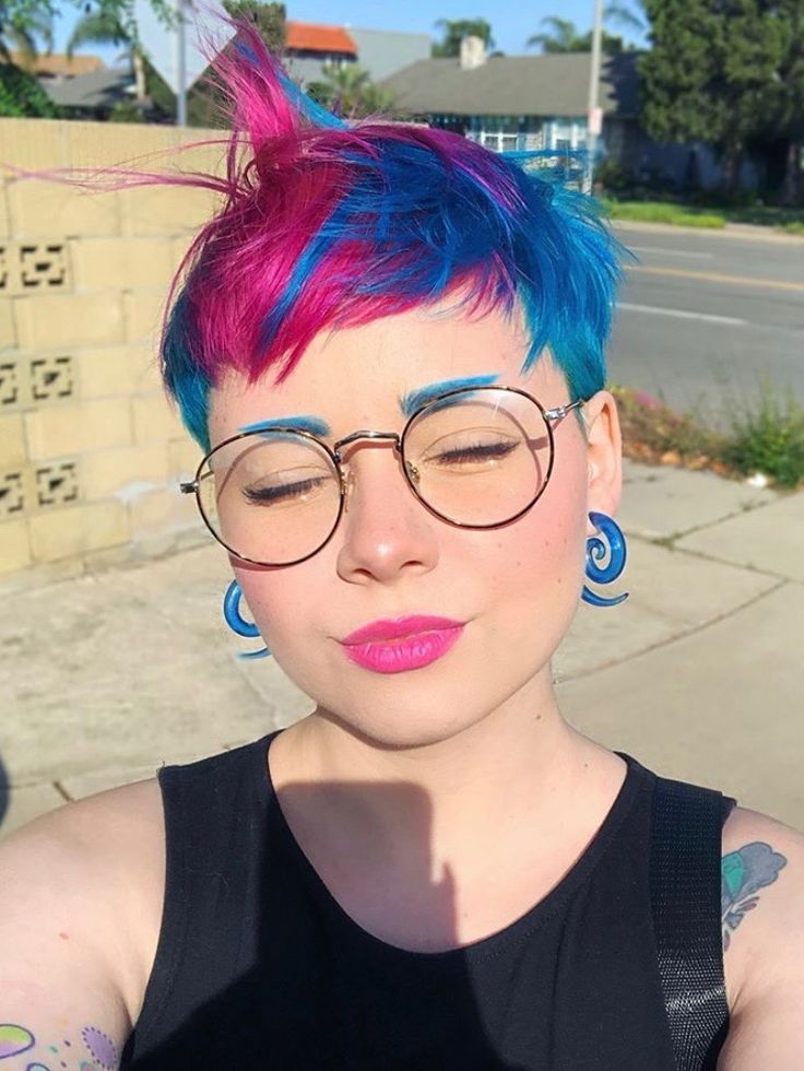 Bright Short Hair, Very Short Hair Color, Half And Half Pixie Hair Color, Dyed Pixie Haircut, Split Dye Short Hair Pixie, Split Color Pixie Hair, Short Bright Hair, Short Bright Hair Colour Ideas, Coloured Pixie Hair