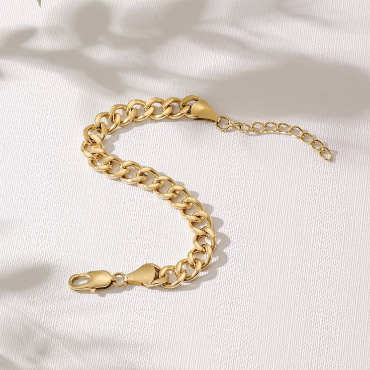 This classic link chain bracelet is 18K gold plated on durable stainless steel. An elegant and timeless option, the link chain bracelet is perfect for everyday wear. Classic Metal Chain Bracelet With Chunky Chain, Gold Stainless Steel Oval Link Bracelets, Classic Chunky Chain Metal Bracelet, Classic Metal Chunky Chain Bracelet, Everyday Stainless Steel Bracelets With Gold Chain, Everyday Stainless Steel Bracelet With Gold Chain, Modern Chunky Chain Gold Plated Bracelet, Classic Tarnish-resistant Chain Link Bracelet, Gold Chain Cuban Link Metal Bracelet