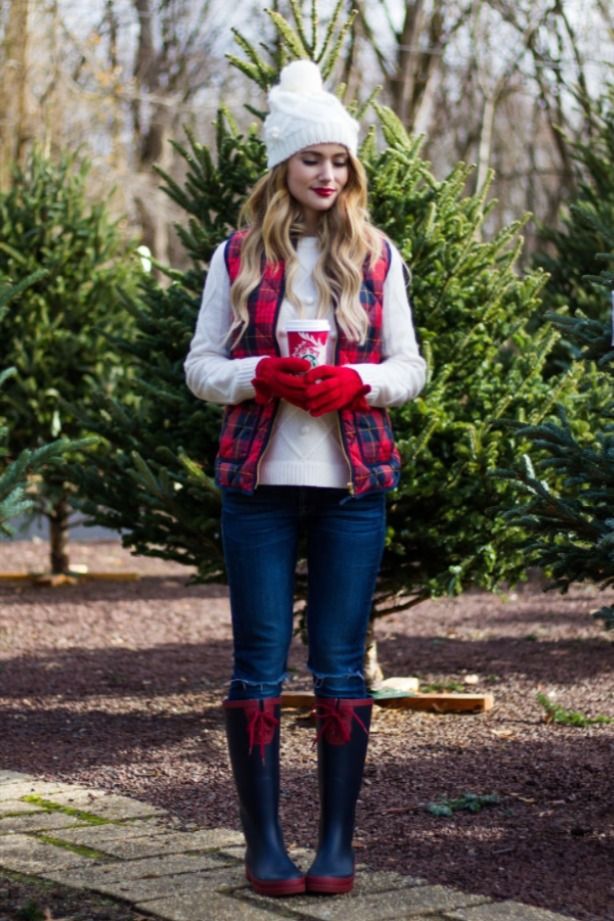 Preppy Holiday Outfit, Christmas Photos Outfits, Family Photo Outfits Winter, Christmas Pictures Outfits, Christmas Outfit Casual, Winter Family Photos, Chaleco Casual, Cute Christmas Outfits, Family Photoshoot Outfits