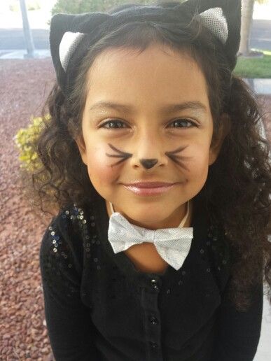 Easy Halloween make up for kids, kitty cat Kitty Face Paint Easy, Cat Make Up Kid, Kids Halloween Cat Makeup, Kids Cat Costume Makeup, Kids Kitty Cat Makeup, Easy Cat Face Makeup, Kitty Cat Makeup Kids, Cat Face Paint Easy For Kids, Kitty Cat Face Paint Easy