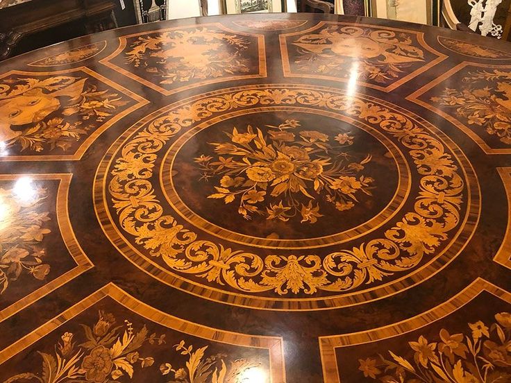 an elaborately decorated table in the middle of a room with mirrors on either side