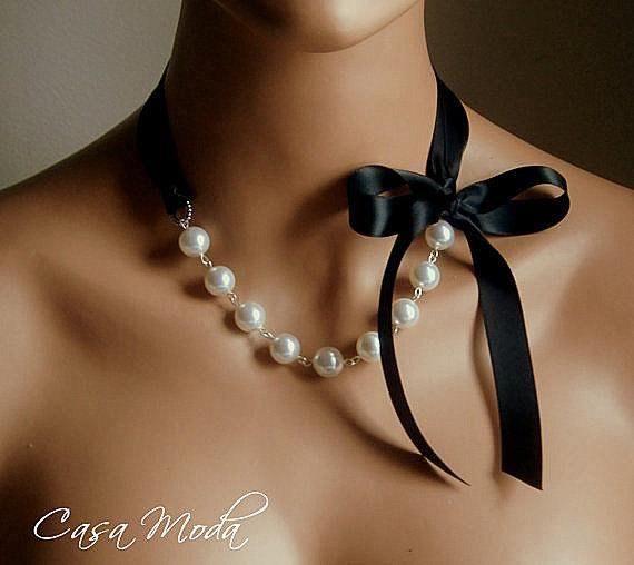 White pearl beads black bow necklace Diy Pearl Necklace, White Beaded Necklaces, Ribbon Necklace, Bow Necklace, Crystal White, Scarf Jewelry, Black Ribbon, White Beads, Satin Ribbon