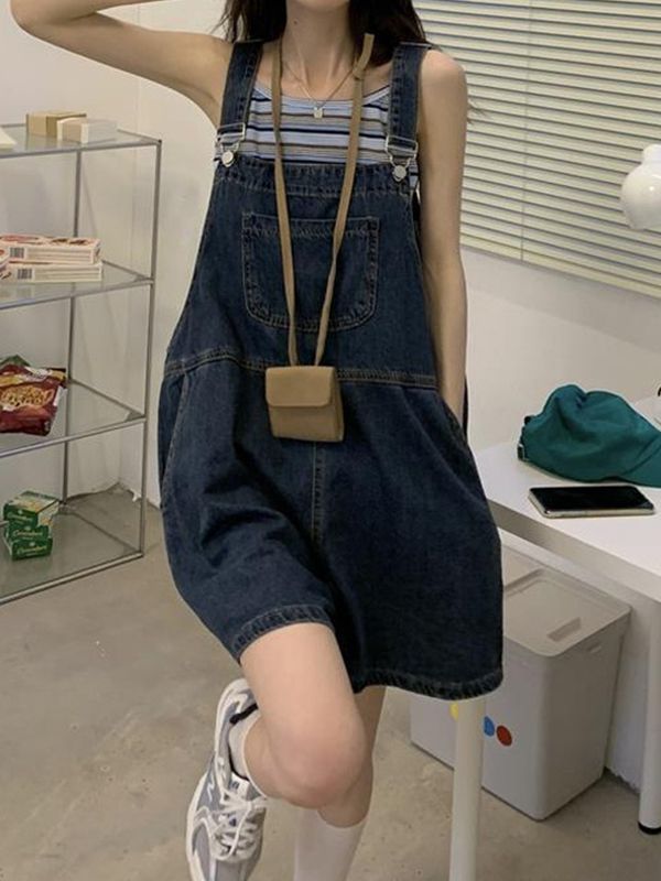 Style: Casual/Street/Basic/Y2KColor: BlueMain Material: Cotton BlendFit Type: Baggy fitDesign: This classy piece overall shaped to a relax fit. with functional pockets. adjustable shoulder straps for a comfort fit. SIZE US UK EU BUST (Inches) Body Length (Inches) F 6 10 38 36.22 24.8 Baggy Overall Shorts, Overall Shorts Outfit, Baggy Overalls, Overalls Shorts, Jeans Overall, Outfit Check, Form Design, Swaggy Outfits, Mode Inspo