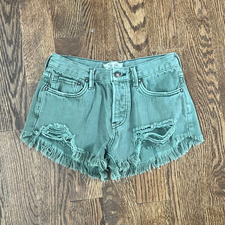 Never Worn Green Denim Jean Shorts For Spring, Spring Green Denim Jean Shorts, Green Summer Bottoms With Frayed Hem, Summer Green Bottoms With Frayed Hem, Green Denim Summer Shorts, Green Denim Shorts For Summer, Green Jeans With Frayed Hem For Summer, Casual Green Cutoff Jean Shorts, Casual Green Cutoff Shorts