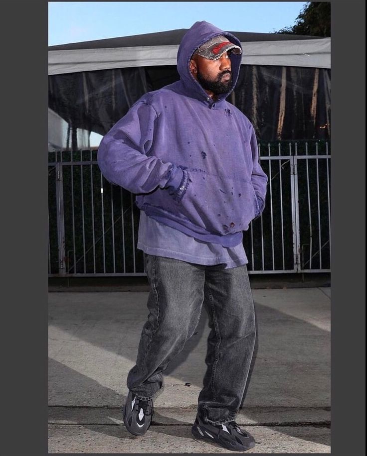 Kanye West Streetwear, Kanye Outfits 2022, Kanye West Outfits 2022, Kanye West Hoodie Outfit, Kanye Hoodie Outfit, Kanye Outfits Style, Kanye West Street Style, Kanye West Yeezy Outfit, Kanye West Fashion Outfits