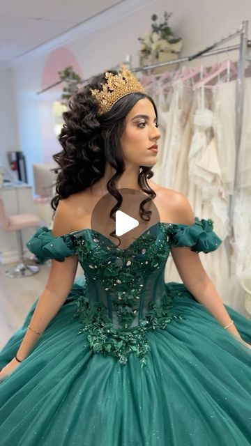 Vianney💋SWFL HAIR & MAKEUP ARTIST on Instagram: "Watch me style a quinceañera updo✨📸 Behind the scenes with one of our beautiful models from @encantoquinceboutique  Her hair was gorgeous!  📲BOOK YOUR HAIR & MAKEUP ARTIST 📲AGENDA TU CITA 💄 📲ORDER YOUR CUSTOM ROBE AND SHOES/ ORDENA TU BATA Y ZAPATOS PERSONALIZADOS Traveling MUA in SWFL #vvsmakeup#quinceañeras#quinceaños#makeupartist#swflmua#fortmyersmakeupartist#lehighacresmua#maquillajeprofesional#maquillajedequinceañera#makeupvideos#GRWM#hairupdos#peinados#hairstyles#glammakeup#vvsmakeup15años#travelingmua" Xv Hair, Quince Hair, Your Hair, Peinados Hair Styles, Custom Robes, Quinceanera Hairstyles, Hair And Makeup Artist, Quinceanera, Her Hair