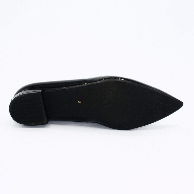 This Estiletti flat comes in two different colors and materials: black and navy; leather and patent. The shoe has a rubber sole and a pointed toe. Made in Spain. Bow Flats, Gold Heels, Pointed Toe Flats, Navy Leather, Slip On Shoes, Black And Navy, Different Colors, Rubber Sole, Black Leather