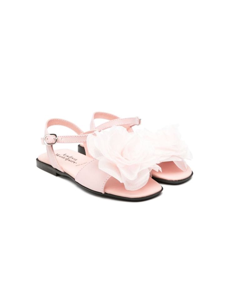 bubblegum pink calf leather floral appliqué square open toe buckle-fastening ankle strap branded footbed flat rubber sole European Kids Fashion, Teen Boy Outfits, Denim Jacket With Dress, Baby Boy Accessories, Gucci Kids, Burberry Kids, Dolce And Gabbana Kids, Leather Floral, Kids Jordans