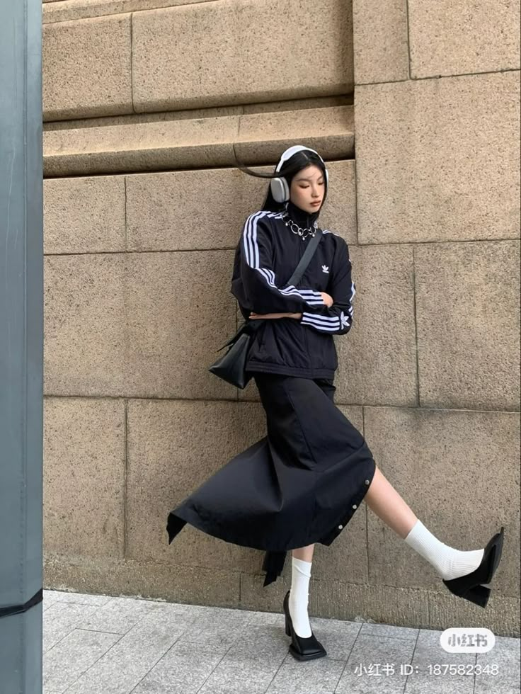 Korean Sporty Outfits, Cute Outfit Ideas For Winter, Street Wear Korean, Outfit Ideas For Christmas, Korean Outfits Ideas, Adidas Vintage Jacket, Chinese Street Style, Aesthetics Outfits, Korean Street Wear