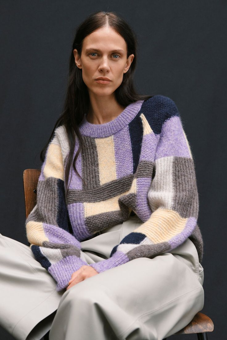 Inlay Pattern, Winter Mode Outfits, Knitwear Trends, Knitwear Inspiration, Knitwear Fashion, Purple Sweater, Textured Knit, Alpaca Wool, Knit Fashion