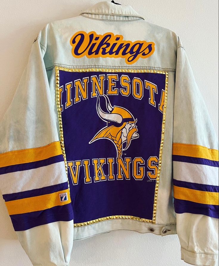 College Tailgate Outfit, Jean Jacket Diy, Mn Vikings, Gameday Fits, Redo Clothes, Custom Jean, Hockey Party, Custom Jean Jacket, Upcycled Denim Jacket