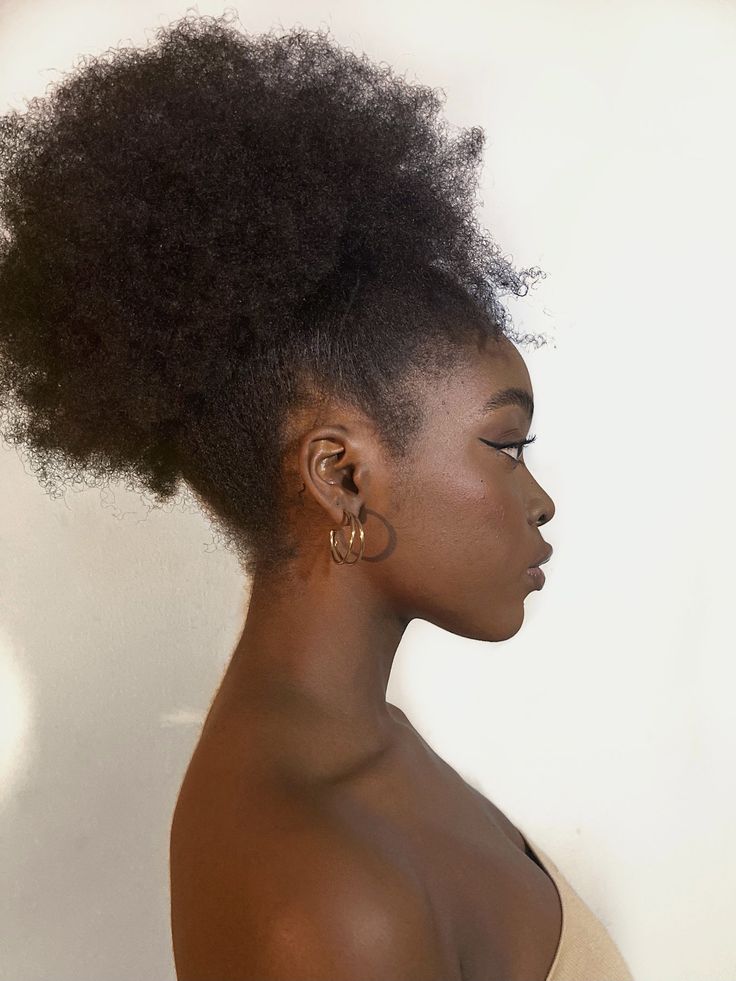 Black Women Side Profile, Side Profile Black Woman, Black Woman Side Profile, Side Part Afro, 4b Afro, Black Natural Hair, Natural Afro, Natural Hair Salons, Beautiful Black Hair