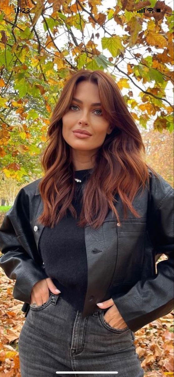 Copper Hair Color Olive Skin, Brown Red Hair Blue Eyes, Auburn Curtain Bangs Hair, Red Brown Hair With Blue Eyes, Red Brown Hair Curtain Bangs, Red Undertone Balayage, Blue Eyes Auburn Hair, Copper Hair And Brown Eyes, Dark Ginger Hair Blue Eyes