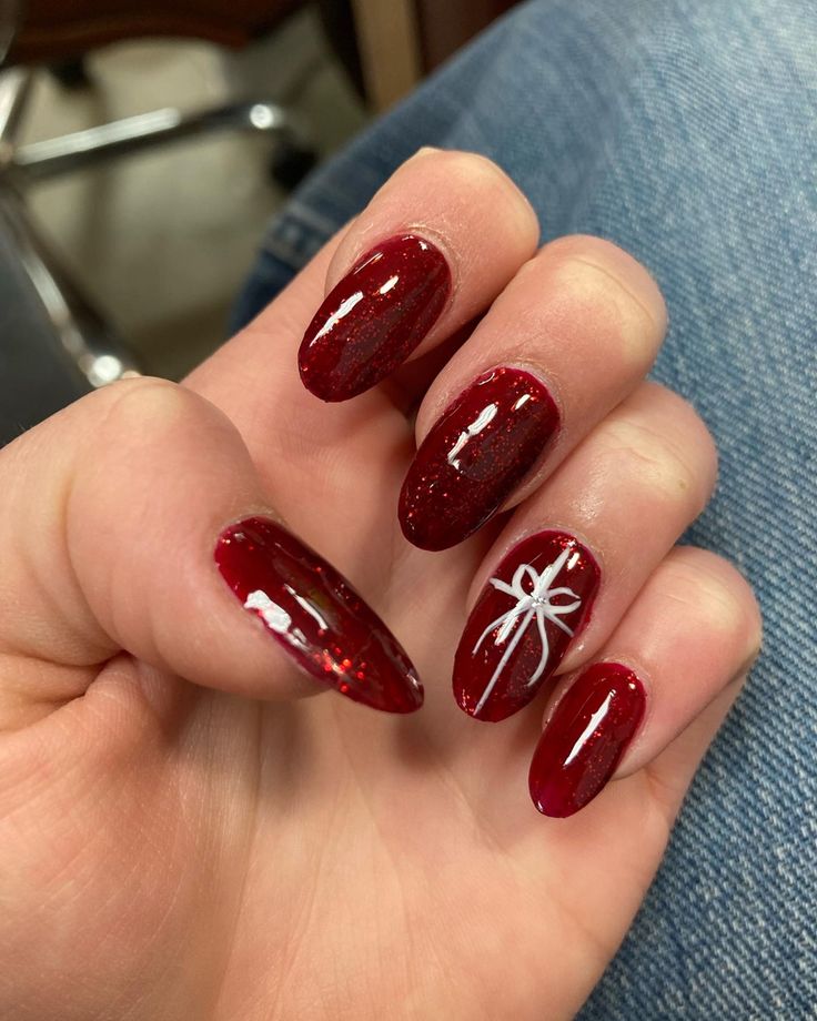 Christmas Nails Full Colour, Classy Christmas Nails Burgundy, Glitter Red Nail Designs, Red Shirt Christmas Nails, Red Christmas Present Nails, Present Nails Art, Minimal Christmas Nails Red, Christmas Nails Wine Red, Red And Glitter Christmas Nails