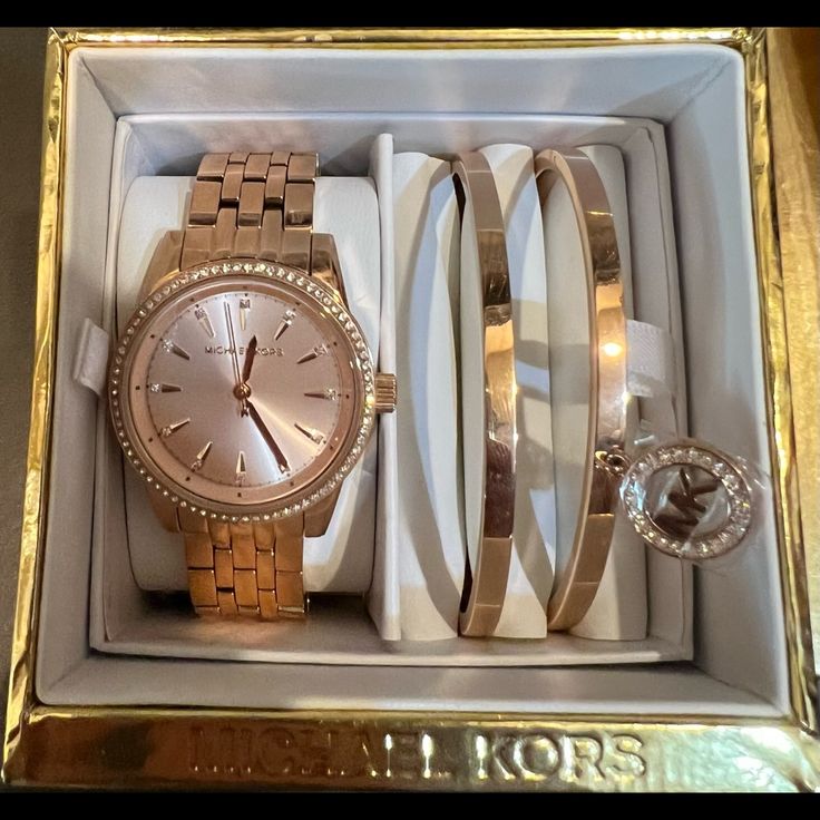 This Rose Gold Michael Kors Watch Comes With An Extra Link And 2 Bangle Bracelets. It Has Never Been Worn And The Watch Is Working. Rose Gold Watch With Bracelets, Michael Kors Watch Rose Gold, Gold And Silver Watch, Watches Women Michael Kors, Michael Kors Bracelet, Gold Michael Kors Watch, Jewellery Board, Nails Today, Bangle Watches