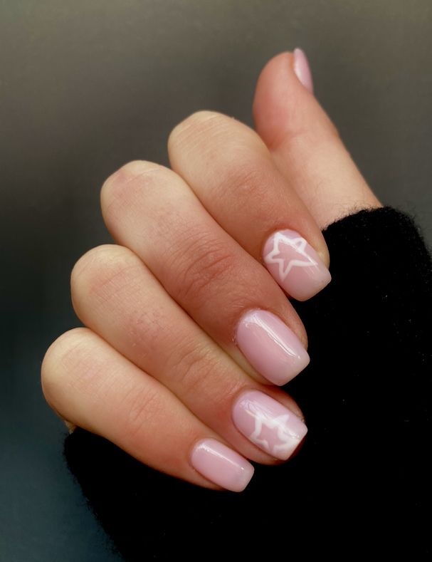 Short Acrylic Nails With Stars, Star Nails Natural, Gel Nail Stars, Star Nails Short Y2k, Short Nails White And Pink, Minimal Star Nails, Pink Star Nails Short, Gel Nail Designs Stars, Short Square Star Nails