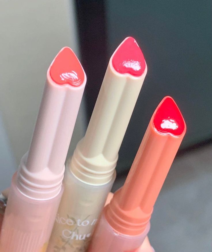 Heartshaped Lipstick - Kimi – SpreePicky Koleksi Makeup, Lip Gloss Cosmetics, Makeup Accesories, Lip Gloss Collection, Gloss Labial, Makijaż Smokey Eye, Fancy Makeup, Lip Glosses, Makeup Items