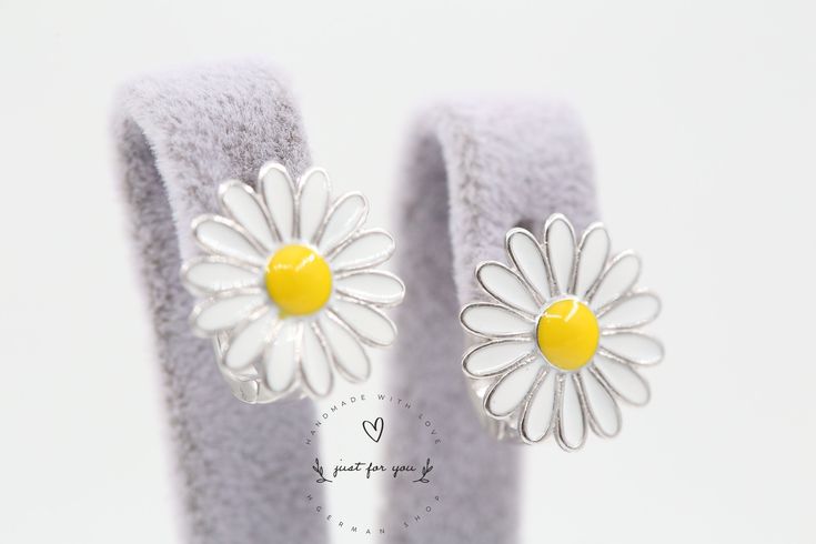 Sunflower Earrings, White Flower Earrings, Floral Jewelry, 925 Sterling Silver - Special Design - Item is fully handmade - 925 Sterling Silver - Weight : 3.47 gr / 0.122 oz (approximate) Clip-on Flower Earrings Gift, White Sterling Silver Clip-on Jewelry, White Clip-on Flower Earrings For Gifts, Silver Clip-on Flower Earrings As Gift, Silver Clip-on Flower Earrings For Gift, White Sterling Silver Clip-on Earrings, Sterling Silver White Clip-on Earrings, White Flower Sterling Silver Earrings, White Flower-shaped Sterling Silver Earrings