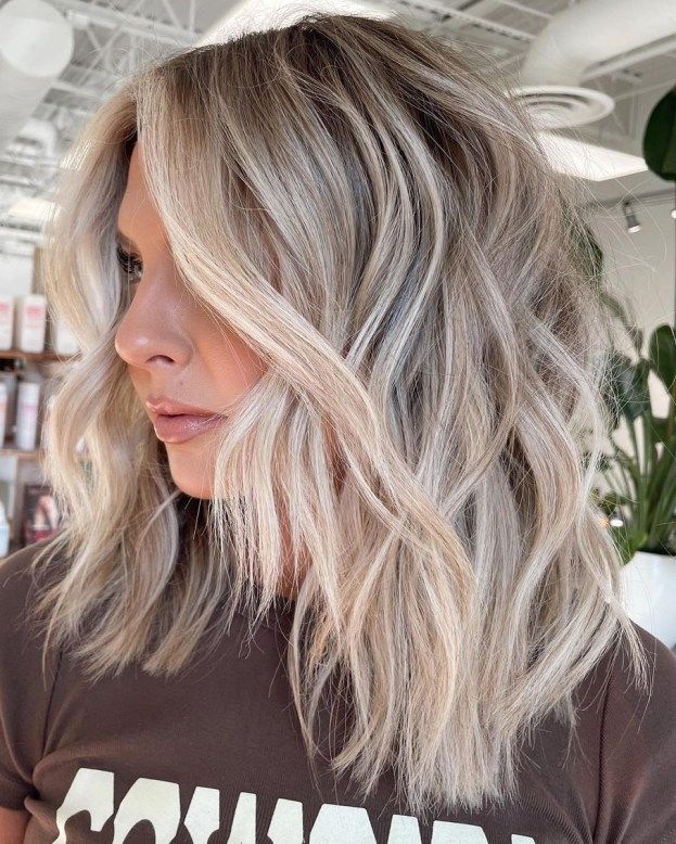 Refreshing Ash Blonde Balayage Bright Blonde Balayage, Ashy Blonde Hair, Platinum Blonde Balayage, Blonde Balayage Hair, Money Pieces, Fall Blonde Hair, Balayage Hair Color Ideas, Darker Skin Tones, Blonde Shades