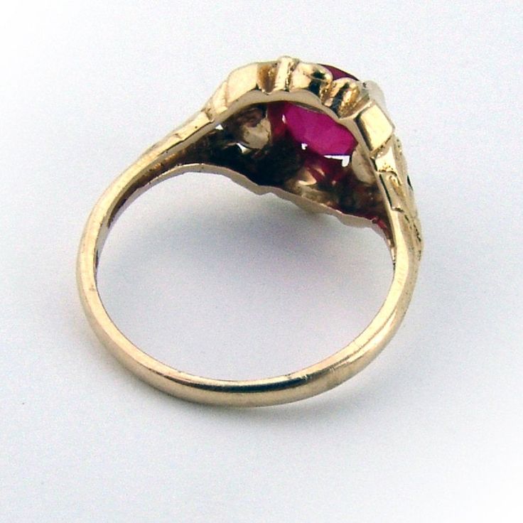 Vintage 14 K (.585) yellow gold ring, having ornate front with a round cut synthetic Ruby centerpiece. This gorgeous ring is a size 6 1/2 and weighs 3.4 grams. Eb8990 Gorgeous Ring, Cabochon Ring, Gold Price, Ruby Ring, Yellow Gold Ring, Flower Ring, Cluster Ring, San Jose Ca, Yellow Gold Rings