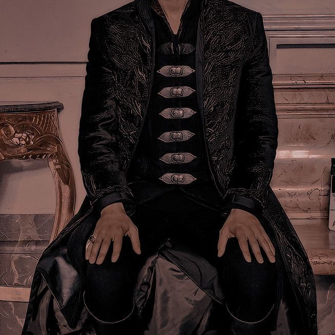 Dark Royalty Aesthetic Prince, Diluc Aesthetic, Dark Academia Men, Period Outfit, Ben Barnes, Fantasy Aesthetic, Aesthetic Images, Medieval Fantasy, Light And Shadow