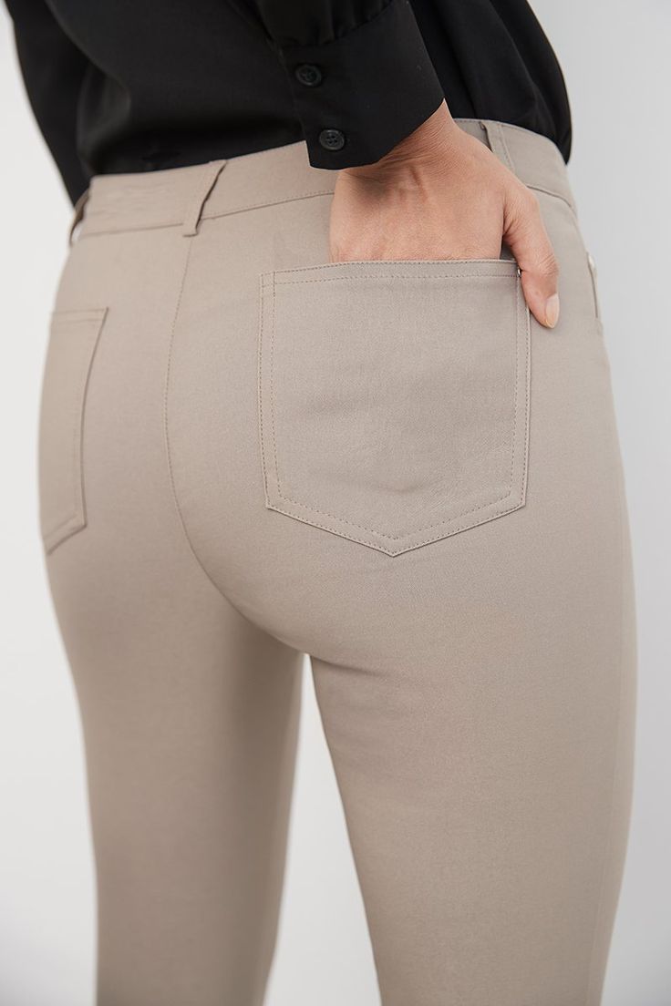 Too often, you juggle between briefs, debriefs and other meetings. When your hands are (literally) full and your purse is far away, these business casual pants come to the rescue! Paired with a fancy blouse or a simple white tee, you will stay cozy wearing these 5-pockets and stretchable pants. Front zipper closure Shank and rivets with matching color 5 pocket styling with real pockets Belt loops and double back dart for a better fit Mid-rise, sits slightly below the waist Inseam (Petite): 28" I Blundstone Men, Pocket Belt, Fancy Blouses, Front Zipper, Straight Leg Pants, Business Casual, Casual Pants, Color Matching, White Jeans