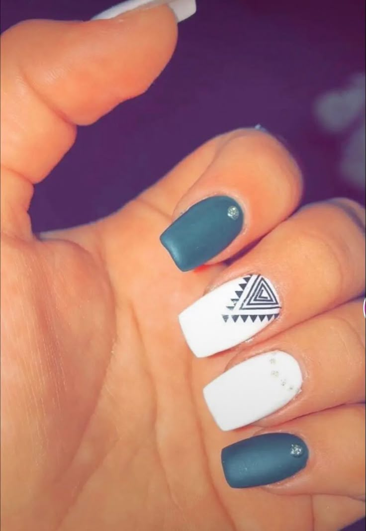 Cute Simple Nails Western, Gel Nail Western Designs, Nails Acrylic Designs Easy, Rustic Acrylic Nails, Tattoos For Top Of Arm, Nail Designs January 2024, Trendy Nails Ideas Coffin, Simple Western Acrylic Nails, Cute Western Nails Simple