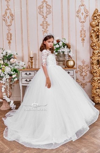 White Ballgown, Red Flower Girl, Black Flower Girl Dress, Champagne Flower Girl, Red Flower Girl Dresses, Flower Girl Dresses Champagne, Blush Flower Girl Dresses, First Communion Veils, Flower Girl Dresses Blue