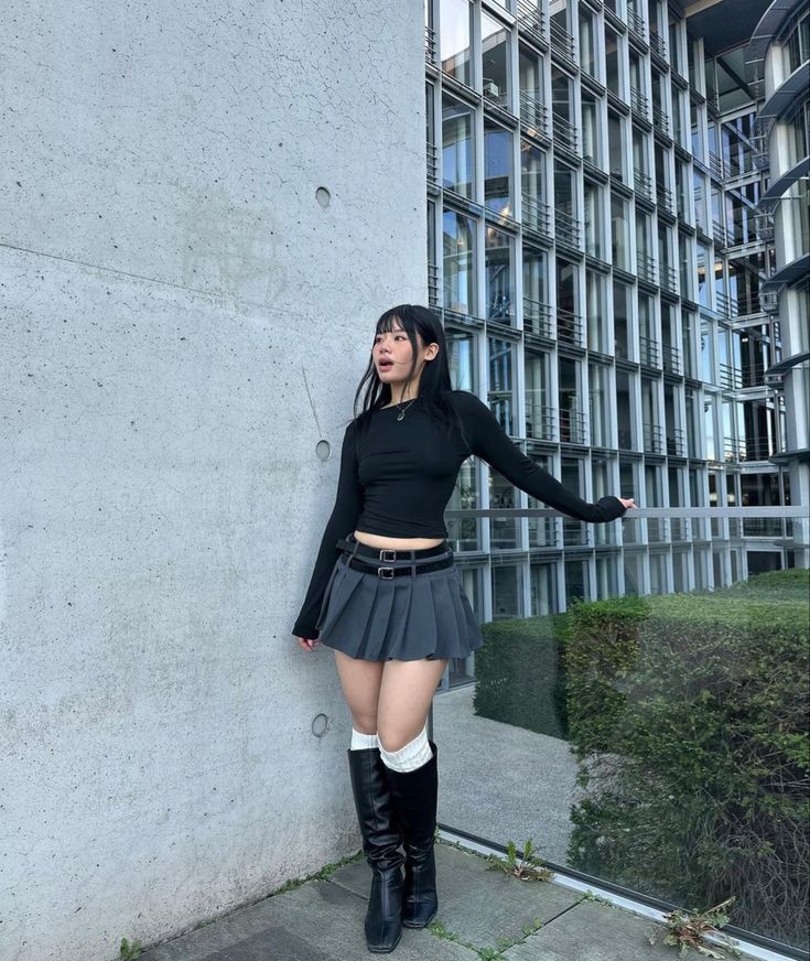 Black Boots With Leg Warmers, Pose In Mini Skirt, Black Mini Skirt Outfit Pleated, Tennis Skirt Outfit With Boots, Pretty Skirts Short, Winter Style With Skirt, Tennis Skirt And Boots Outfit, Outfits With Ruffle Skirt, Simple Black Skirt Outfit