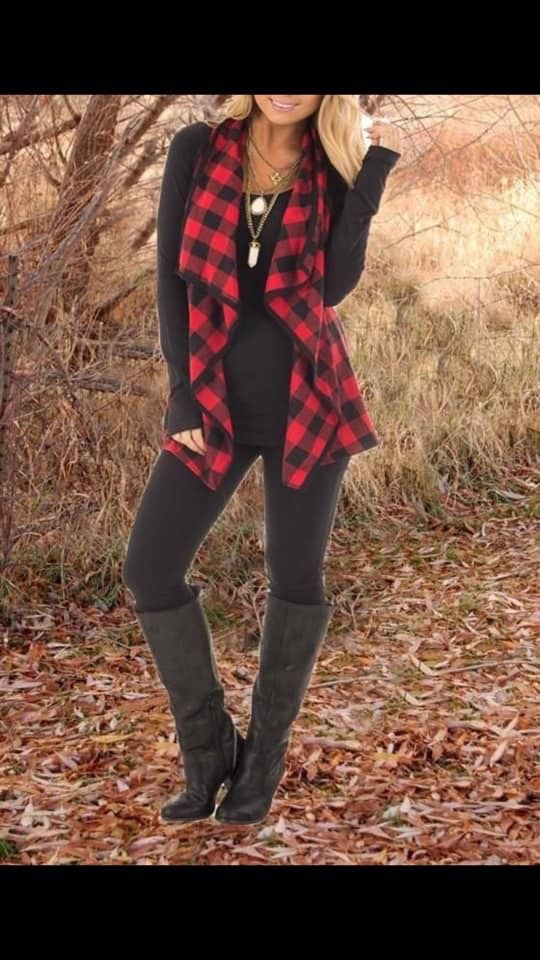 Buffalo plaid Christmas Outfits Teens, Red Plaid Outfit, Christmas Outfits Dressy, Christmas Outfit Inspiration, Christmas Pictures Outfits, Christmas Outfit Casual, Red And Black Outfits, Chaleco Casual, Cute Christmas Outfits