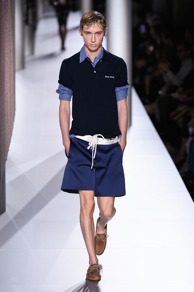 Miu Miu RTW Spring 2024 [PHOTOS] – WWD Miu Miu Boy Outfits, Miu Miu Boy Aesthetic, Miu Miu Ss24, Miu Miu Boy, Office Siren Men, Miu Miu Menswear, Miu Miu Men, Miu Miu Outfit, London Wardrobe