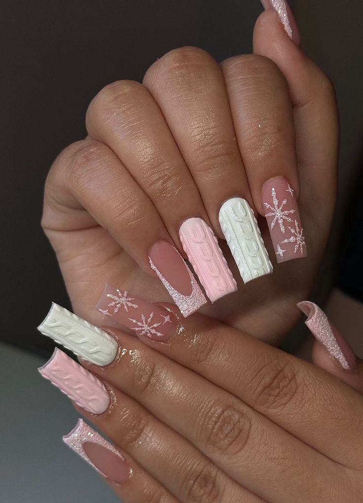 Pink Nail Christmas Designs, Christmas Nail Designs Pink And White, Nail Inspo Acrylic Winter, Nails Acrylic Classy Elegant, Christmas Nail Art Pink, Pink Winter Acrylic Nails, White And Pink Christmas Nails, Pink And White Winter Nails, Baddie Nail Sets