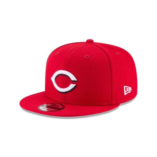 The Cincinnati Reds Basic 9FIFTY Snapback features traditional Reds color blocking with an embroidered Reds logo at the front panels and an adjustable snapback closure at the rear. Casual Red Fitted Hat With Curved Bill, Red Casual Snapback Hat For Sports Events, Red Sporty Fitted Hat With Flat Bill, Casual Red Snapback Hat For Sports, Red Collegiate Hat For Streetwear, Casual Red Snapback Hat With Flat Bill, Red Casual Snapback Hat For Sports, Red Snapback Hat For Streetwear And Baseball Season, Sporty Adjustable Red Fitted Hat