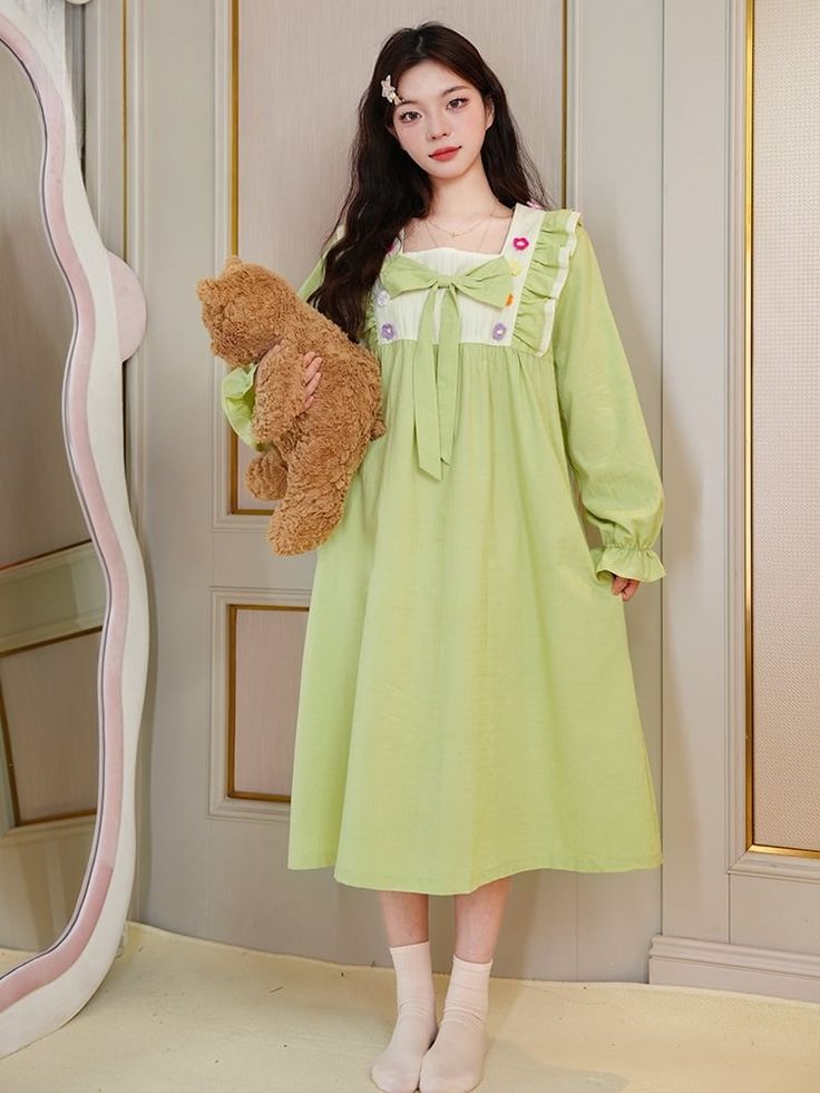 This price is for a nightgown only, others are not included. Dress / Top Details:Big Bow / Bowknot Details / Patchwork Design / Ruffle TrimMaterial:Cotton / ViscoseNeckline:Square NecklineSkirt Details:Flounce Hem SkirtSkirt Length:Below KneeSleeves:Elastic Cuffs  	 		 			Size 			S 			M 			L 		 		 			Full Length 			105 			108 			111 		 		 			Bust 			96 			100 			104 		 		 			Sleeve Length 			55 			56 			57 		 		 			Shoulders 			41 			42 			43 		 		 			Height 			155-160cm 			160-165cm 			165-170c Cute Long Sleeve Dresses For Pajama Party, Casual Long Sleeve Dresses For Pajama Party, Cute Green Sleepwear For Bedtime, Cute Cotton Long Sleeve Nightgown, Cute Cotton Nightgown With Long Sleeves, Green Cotton Nightgown For Sleep, Cute Long Sleeve Sleep Dresses, Green Spring Sleepwear For Bedtime, Cotton Long Sleeve Sleep Dress