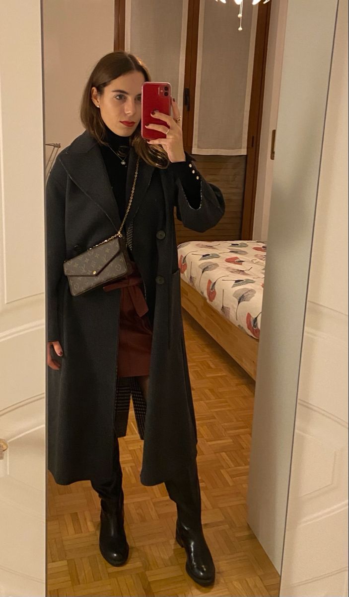 Dark Grey Coat Outfit, Gua Sha Pink, Nina Proudman, Grey Coat Outfit, Checklist Ideas, Black Coat Outfit, Dark Grey Coat, Slim Face, Louis Vuitton Outfit