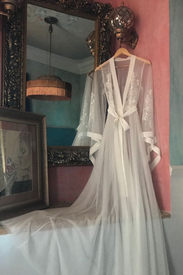 Wedding Linger The Bride, Wedding Night Outfit Brides, Wedding Night Outfit, Bride Robe Lace, Bridal Lingerie Honeymoon, Wedding Nightgown, Bridal Robe Lace, Pijamas Women, Bridal Nightgown