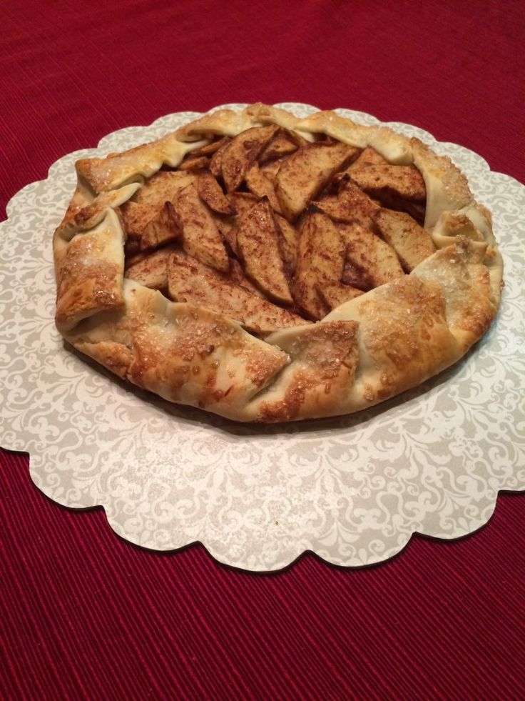 a pie sitting on top of a white doily