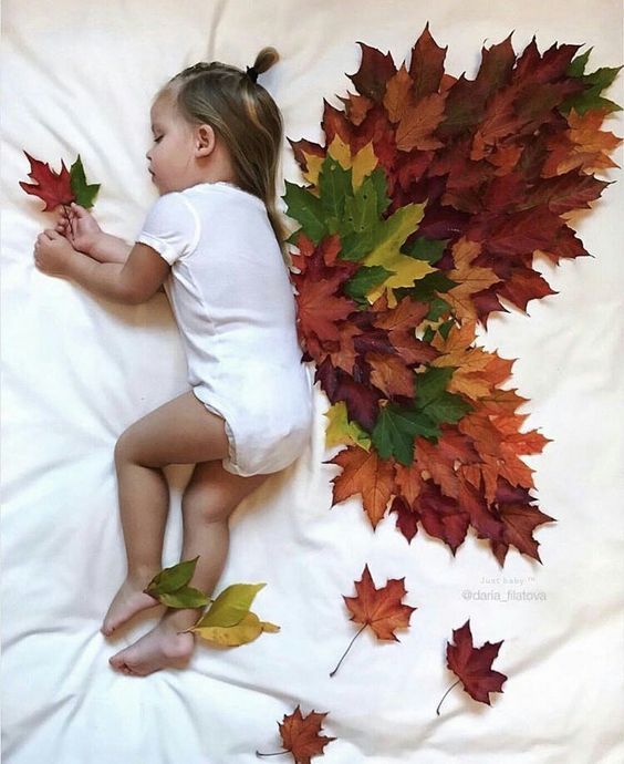 Fall Photoshoot Ideas For Kids, Photoshoot Ideas For Kids, Autumn Angel, Fall Photo Props, Fall Photoshoot Ideas, Outdoor Family Photoshoot, Baby Picture Frames, Baby Announcement Pictures, Monthly Baby Pictures