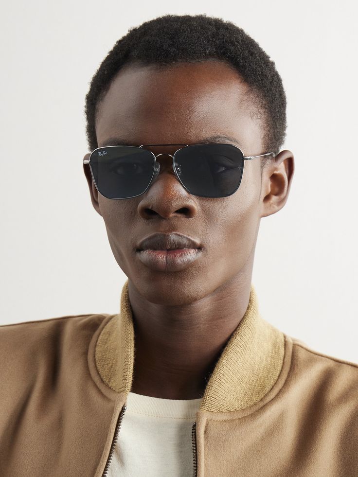 The design of Ray-Ban's 'Caravan Reverse' sunglasses is rooted in technical innovation. Characterised by an aviator-inspired square-frame profile, they're made from silver-tone metal and fitted with the brand's first-ever inverted lenses, engineered to follow your cheekbone. They provide full-spectrum UV protection, are finished with EssilorLuxottica anti-glare treatment and benefit from ultra-sharp vision. Ray Ban Caravan, Sunglasses For Men, Full Spectrum, Square Frame, Square Frames, Mr Porter, Caravan, Ray Ban, Uv Protection