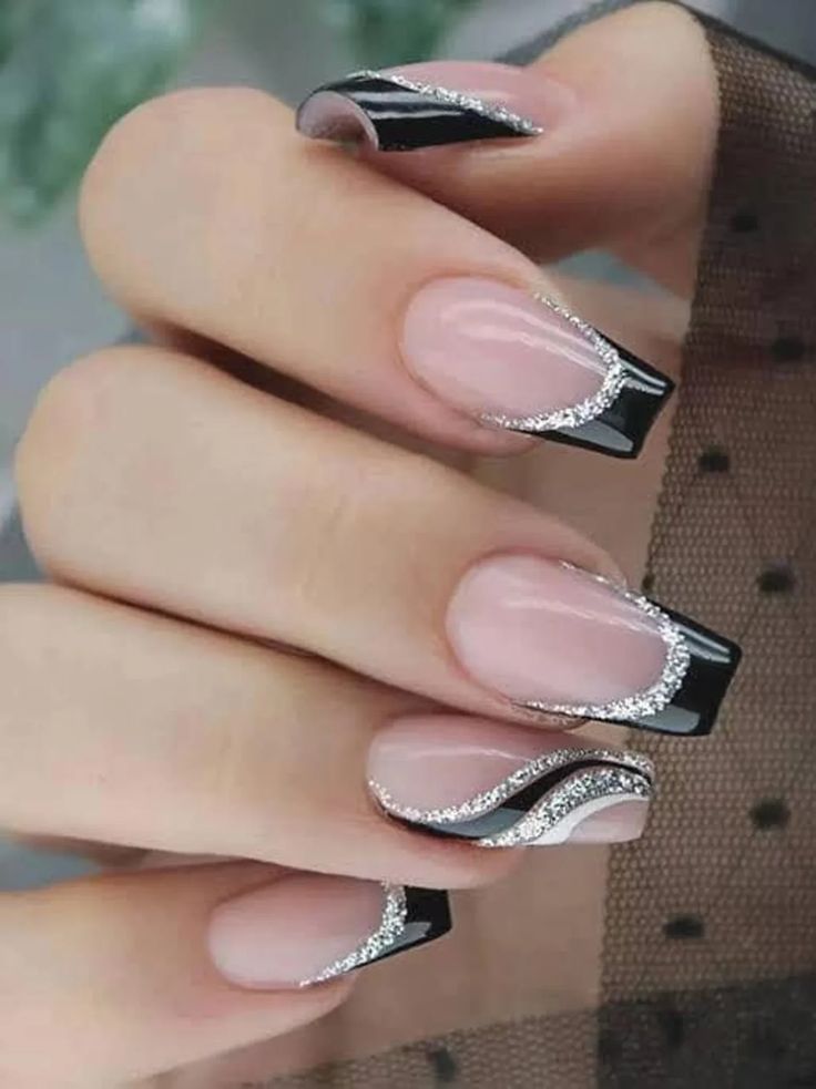 37 Black And Silver Nails That Are Show Stoppers Sns Nails, Fancy Nails Designs, Easy Nails, Floral Nail, Manicure Tips, Colorful Nails, Her Nails, Nails Colors, New Year's Nails