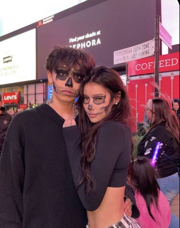 Halloween Duos, Skeleton Halloween Costume, Cute Halloween Makeup, Hot Halloween Outfits, Skeleton Makeup, Halloween Makeup Pretty, Duo Halloween Costumes, Couples Halloween Outfits, Cute Couple Halloween Costumes