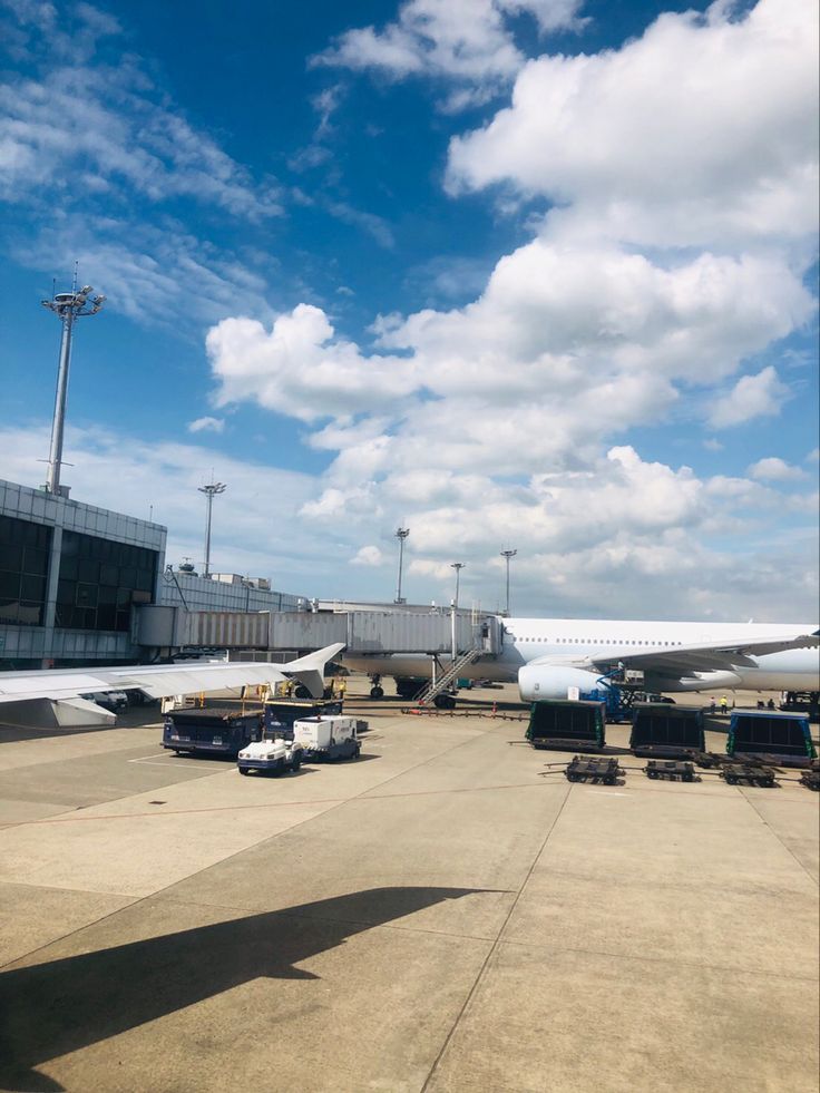 an airplane sitting on the tarmac at an airport