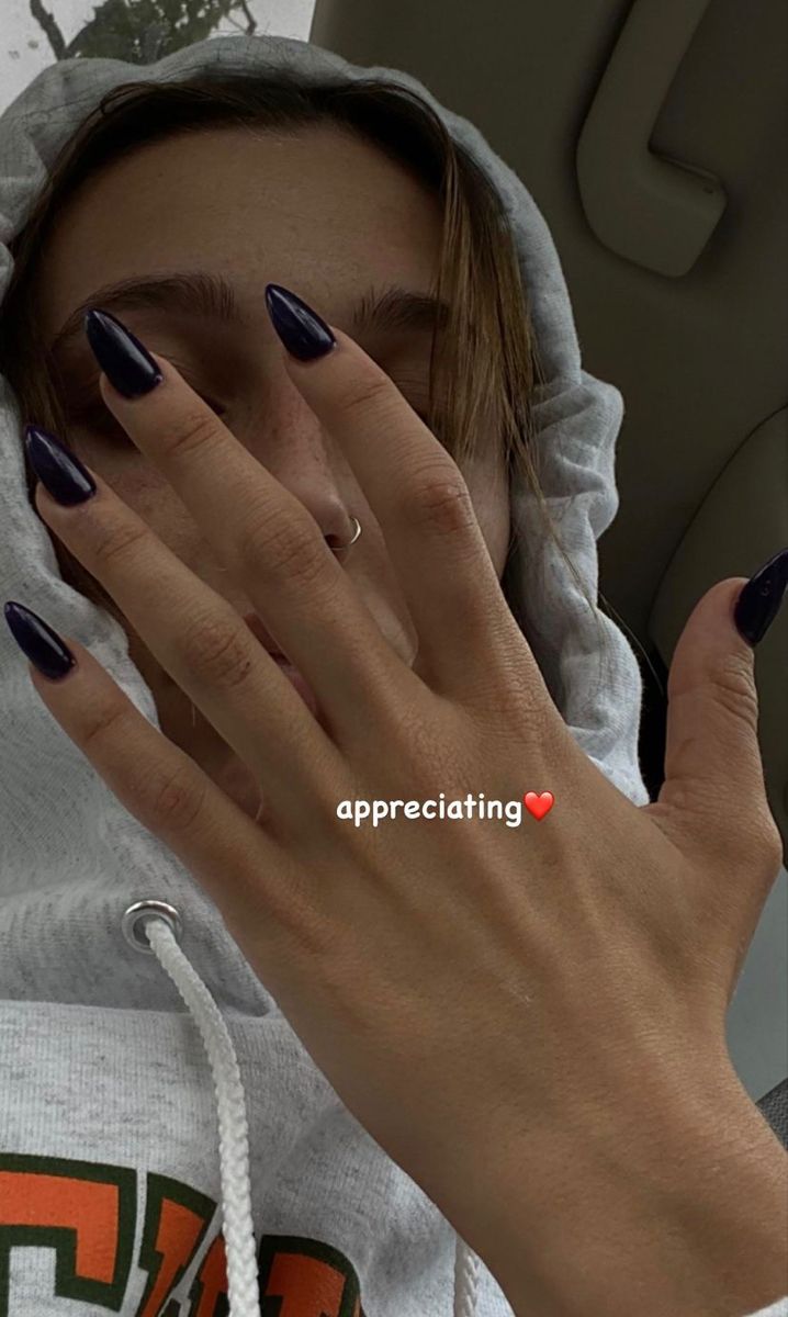 Emma Chamberlain Nails, Nessa Nails, Bad Nails, Female Icons, Body Decor, Natural Nail Art, Winter Ball, Nail Board, Casual Nails