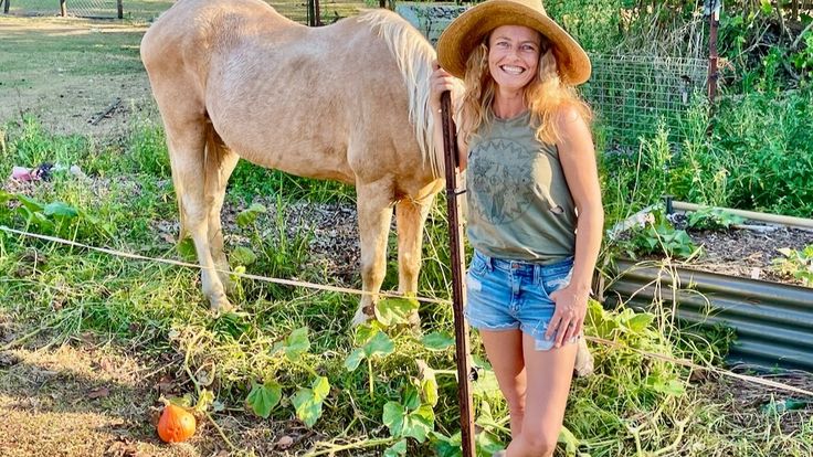 Elle Meager | Homesteading | Gardening | Backyard Farm Animals