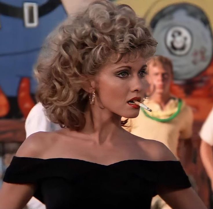 Grease Icons Aesthetic, Grease Movie Makeup, Sandy Grease Aesthetic, Sandy From Grease Makeup, Sandy Grease Hair, Sandy Grease Outfit, Sandra Dee Grease, Sandy Grease Costume, Should I Wash My Hair